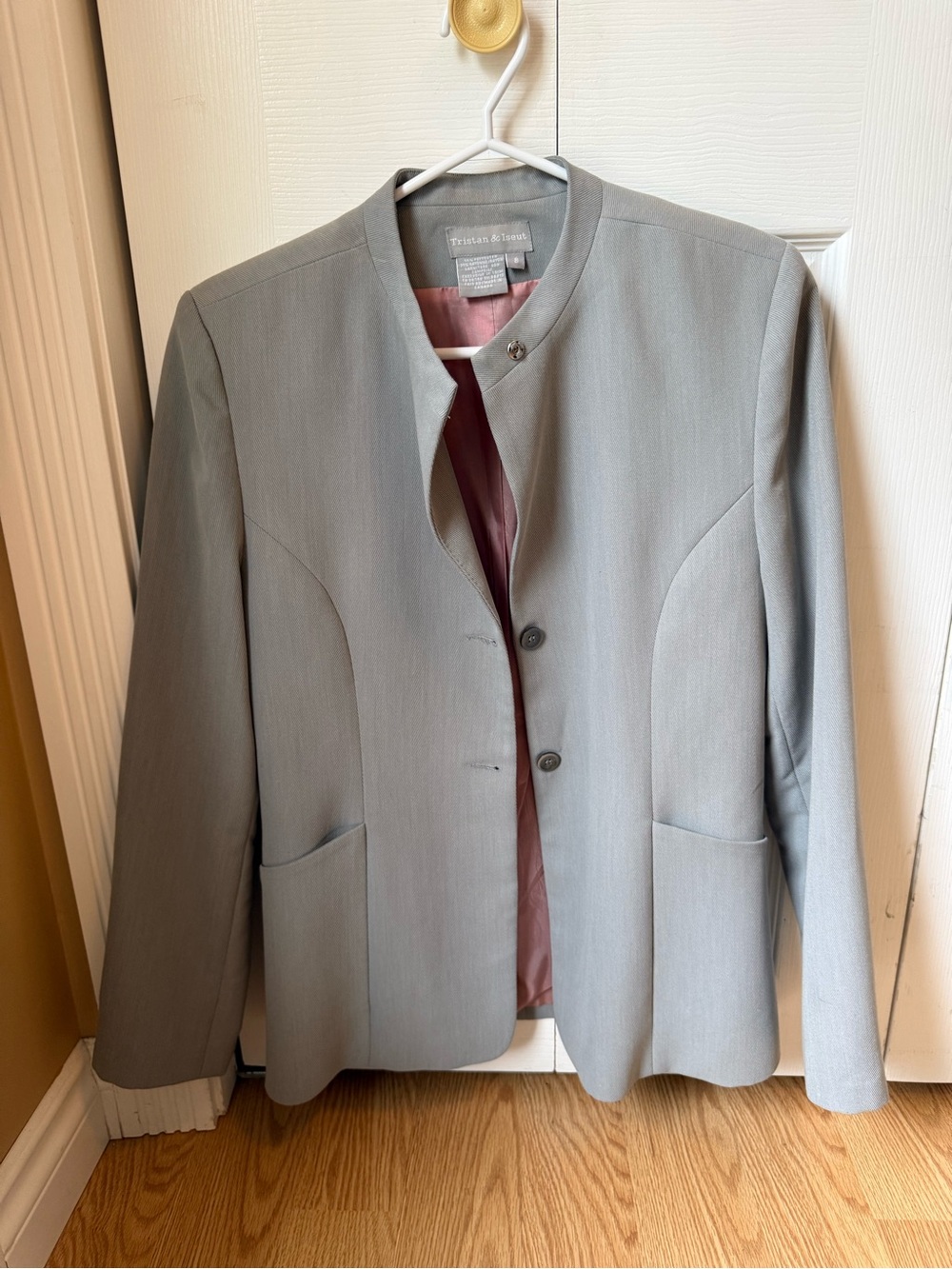 Tristan & Inez Women’s Light Gray Collarless Blazer